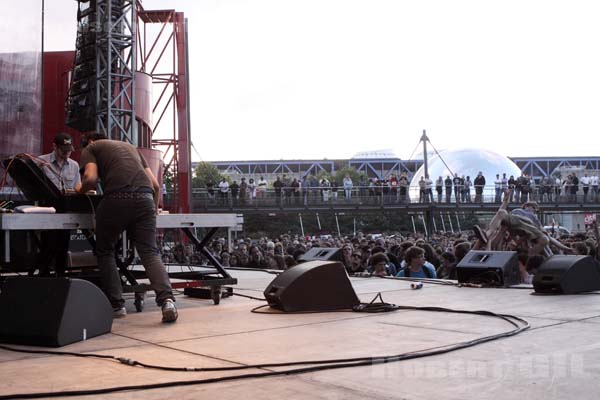 FUCK BUTTONS - 2010-06-06 - PARIS - Parc de la Villette - 